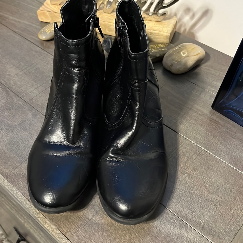 Short boots